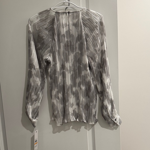 Calvin Klein Pleated Blouse Gray White Abstract Print Long Sleeve Size S NWT - Picture 5 of 5